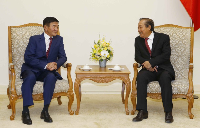 Phó Thủ tướng Trương Hòa Bình và Bộ trưởng Bộ Tư pháp và Nội vụ Mông Cổ Tsend Nyamdorj