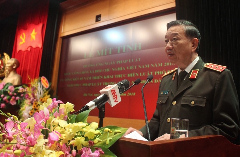 Thượng tướng Tô Lâm, Bộ trưởng Bộ Công an nhấn mạnh: lực lượng Công an luôn coi trọng ý nghĩa chính trị, pháp lý, xã hội sâu sắc của Ngày Pháp luật