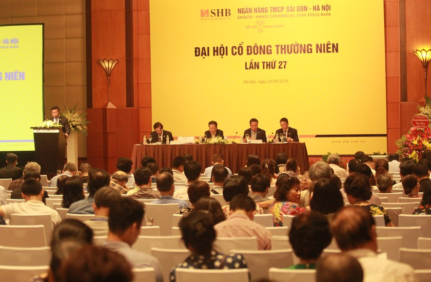 Ông Nguyễn Văn Lê – Tổng Giám đốc SHB báo cáo kết quả hoạt động kinh doanh năm 2018 và kế hoạch hoạt động năm 2019 với mục tiêu lợi nhuận trước thuế tăng 46,51%.
