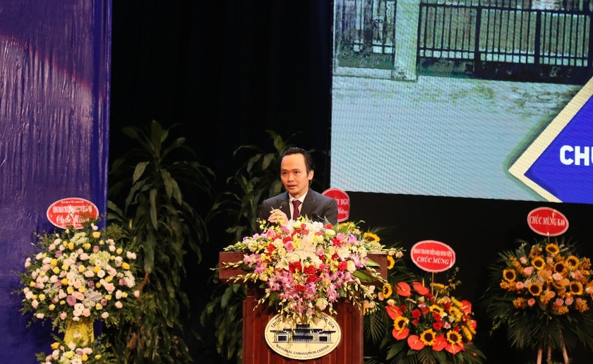 Ông Trịnh Văn Quyết, Chủ tịch HĐQT Tập đoàn FLC phát biểu truyền cảm hứng tại Lễ tốt nghiệp khóa 40 Đại học Luật Hà Nội