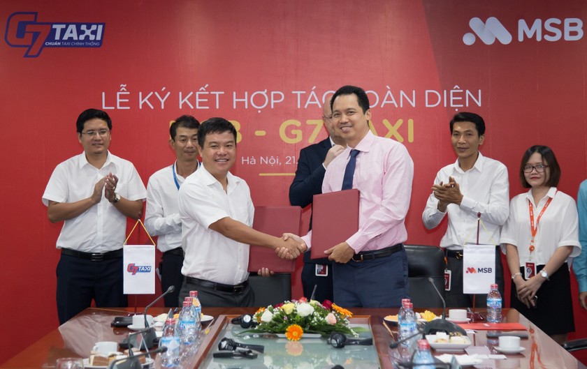 Ông Huỳnh Bửu Quang – Tổng GĐ MSB và ông Nguyễn Anh Quân – Tổng GĐ G7 Taxi đại diện hai bên ký thỏa thuận hợp tác