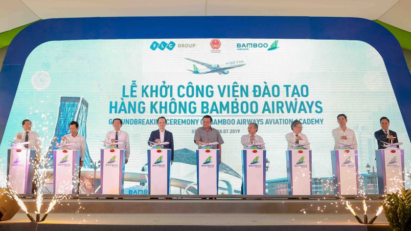 Lãnh đạo các cơ quan cùng đại diện Tập đoàn FLC tiến hành nghi thức động thổ dự án Viện đào tạo Hàng không Bamboo Airways