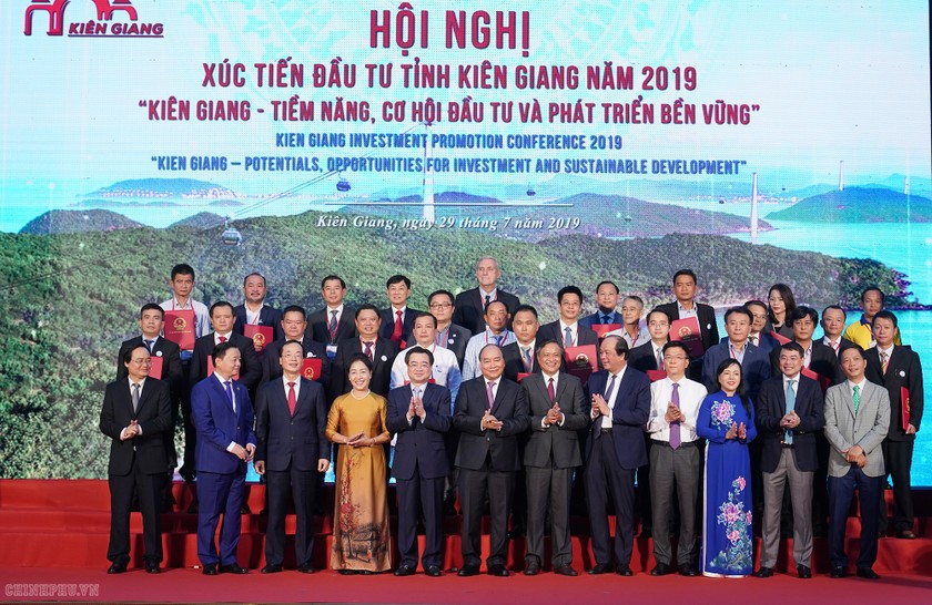 Thủ tướng chứng kiến tỉnh Kiên Giang và doanh nghiệp ký bản ghi nhớ đầu tư 