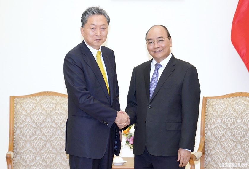 Thủ tướng Nguyễn Xuân Phúc tiếp Viện trưởng Viện Nghiên cứu Đông Á, ông Hatoyama Yukio. Ảnh: VGP/Quang Hiếu