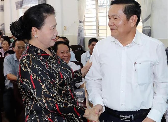 Chủ tịch Quốc hội tiếp xúc cử tri tại Thị trấn Phong Điền.