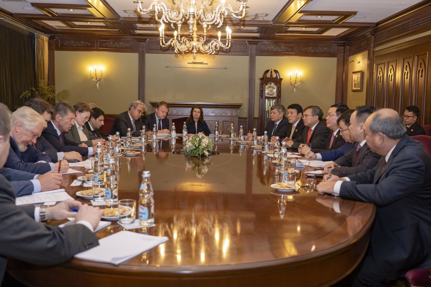 Phó Thủ tướng Vương Đình Huệ hội đàm với Phó Thủ tướng Chính phủ Liên bang Nga Dmitry Kozak