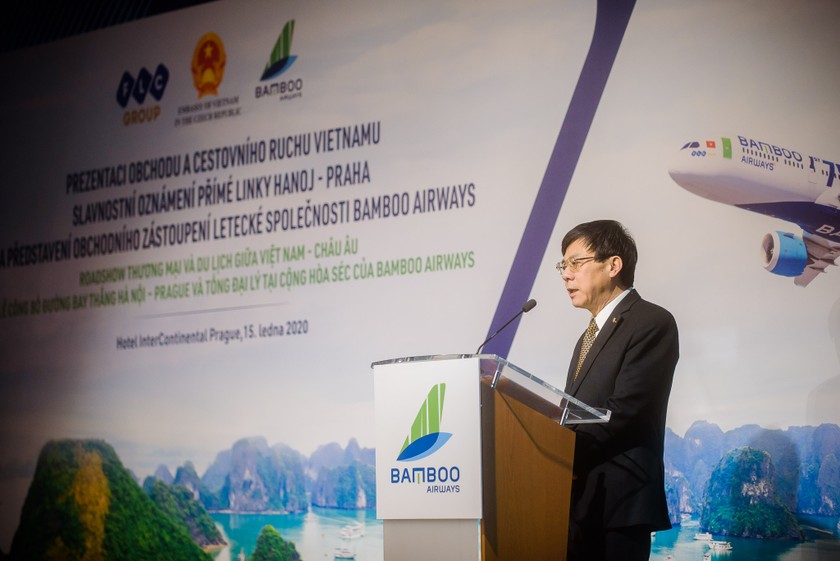  Đại sứ đặc mệnh toàn quyền Cộng hòa Séc Hồ Minh Tuấn chia sẻ đường bay thẳng Hà Nội – Praha do Bamboo Airways vận hành đóng vai trò quan trọng trong kết nối hay quốc gia và hai khu vực.