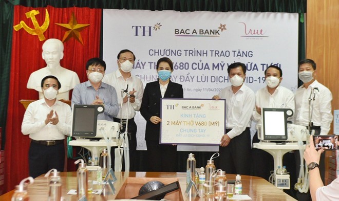 Tập đoàn TH tặng 2 máy thở cho Bệnh viện Hữu Nghị đa khoa tỉnh Nghệ An
