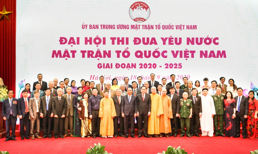Thủ tướng Chính phủ Nguyễn Xuân Phúc tham dự Đại hội Thi đua yêu nước diễn ra sáng 18/9/2020.