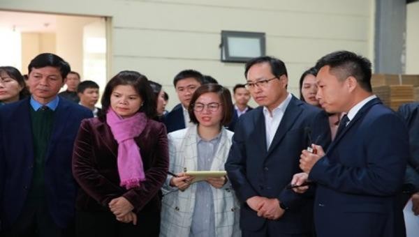 Ban lãnh đạo Samsung Việt Nam thăm và làm việc tại Công ty cổ phần nhựa Zion.