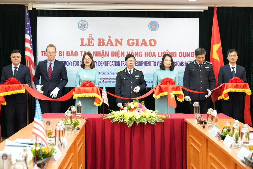 Lễ bàn giao được tổ chức tại Trụ sở Trường Hải quan Việt Nam.