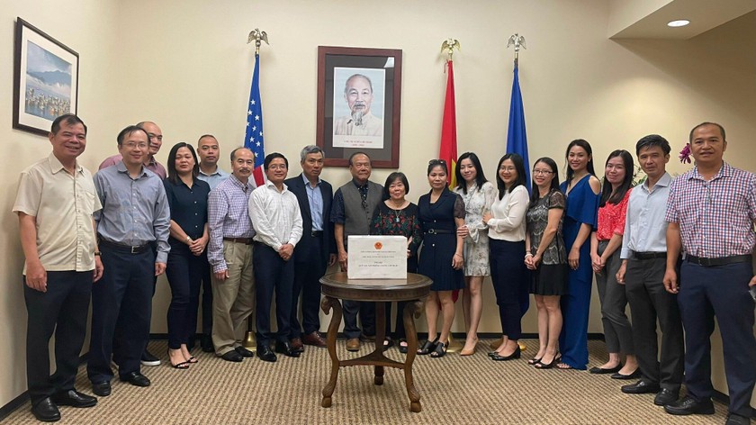 Tổng Lãnh sự quán đã chuyển ngay số tiền này qua Ủy ban Nhà nước về người Việt Nam ở nước ngoài để kịp thời đóng góp vào Quỹ vắc xin phòng chống COVID - 19.
