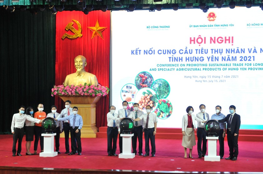 Hội nghị trực tuyến kết nối cung cầu tiêu thụ nhãn và nông sản của tỉnh Hưng Yên diễn ra sáng ngày 15/07.