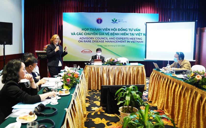 Bà Katharina Geppert, Giám đốc Quốc gia Takeda Việt Nam, phát biểu tại buổi Họp Thành viên Hội đồng Tư vấn và Các chuyên gia về Bệnh hiếm tại Việt Nam