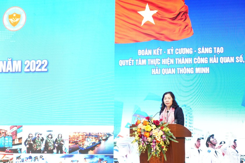 Thứ trưởng Bộ Tài chính Vũ Thị Mai phát biểu tại Hội nghị trực tuyến tổng kết công tác năm 2021, triển khai nhiệm vụ năm 2022