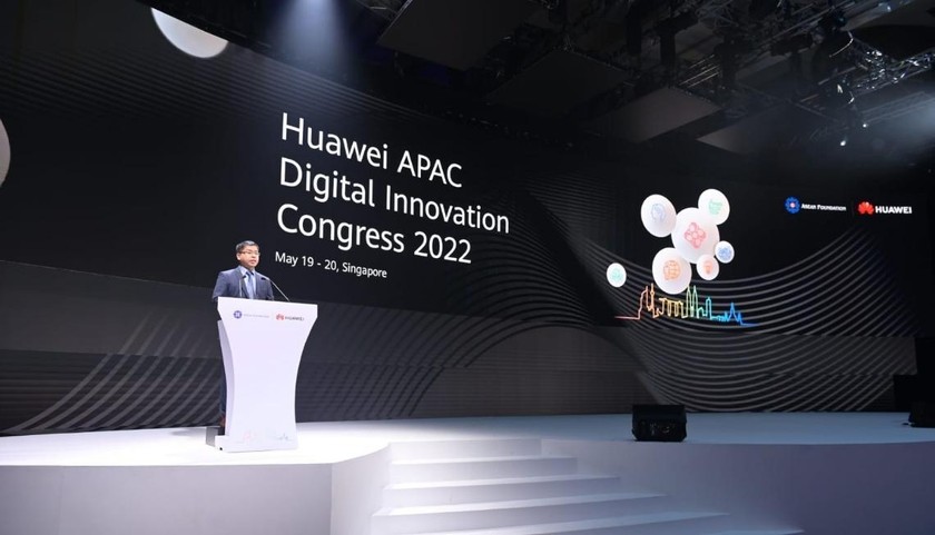 Ông Nicholas Ma, Chủ tịch Kinh doanh Doanh nghiệp Châu Á - Thái Bình Dương của Huawei có bài phát biểu tại hội nghị