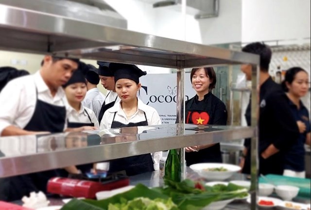 Vua đầu bếp Mỹ Christine Hà truyền cảm hứng cho học viên của Cocoon tại Đà Nẵng 