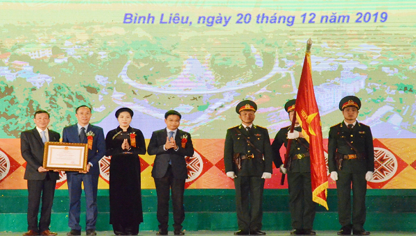 Trao Huân chương lao động Hạng Nhất cho huyện Bình Liêu (Quảng Ninh)