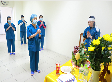 Các đồng nghiệp tại Bệnh viện số 2 chia buồn cùng điều dưỡng Hoàng Thị Thu Hương.