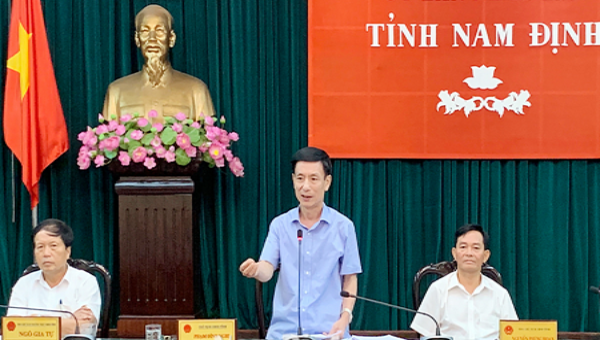 Chủ tịch UBND tỉnh Nam Định Phạm Đình Nghị kết luận hội nghị.