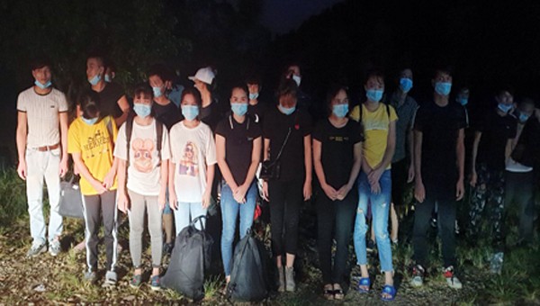 Nhóm 29 người nhập cảnh trái phép bị Tổ tuần tra kiểm soát của Đồn Biên phòng Bắc Sơn, TP Móng Cái bắt giữ.