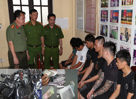 Đại tá Nguyễn Quốc Hùng – Giám đốc Công an tỉnh Hà Nam (ngoài cùng bên trái) - trực tiếp chỉ đạo, điều tra làm rõ các đối tượng trong đường dây đánh bạc và cho vay nặng lãi.