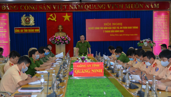 Phó Giám đốc Công an tỉnh Quảng Ninh Nguyễn Thuận yêu cầu lực lượng CSGT tăng cường kiểm soát, xử phạt xe quá khổ, quá tải, cơi nới thành thùng.