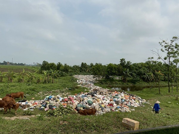 Ô nhiễm rác thải nông thôn tại Nam Định.