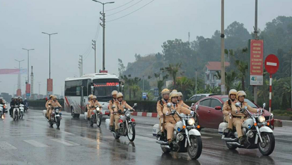 Công an tỉnh Quảng Ninh tăng cường tuần tra kiểm soát trên tuyến QL 18.