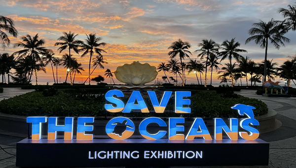 Triển lãm ánh sáng “Save the Oceans” mang thông điệp ý nghĩa về môi trường.