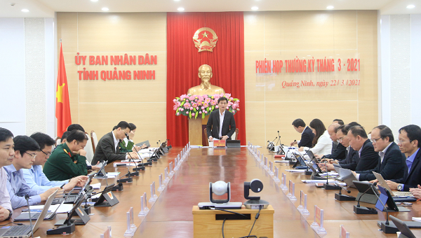 Chủ tịch UBND tỉnh Quảng Ninh Nguyễn Tường Văn phát biểu kết luận cuộc họp.