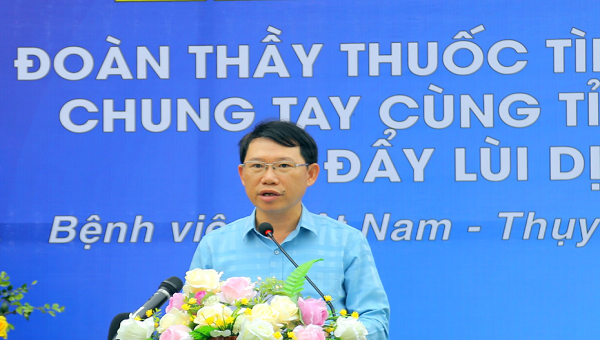 Chủ tịch UBND tỉnh Bắc Giang  Lê Ánh Dương phát biểu cảm ơn sự hỗ trợ của tỉnh Quảng Ninh và các y bác sĩ Bệnh viện Việt Nam - Thuỵ Điển Uông Bí.