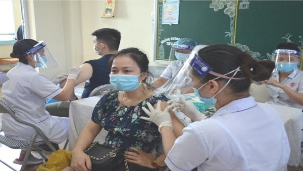 Quảng Ninh đã có 1.102.571 người tiêm vắc-xin phòng COVID-19 (trong đó tiêm 1 mũi: 52.854 người; tiêm 2 mũi: 1.049.717 người).