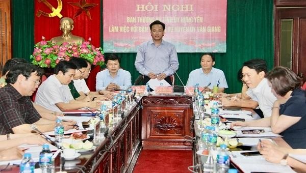 Bí thư tỉnh Hưng Yên Nguyễn Hữu Nghĩa phát biểu kết luận hội nghị.