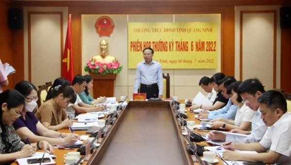 Bí thư, Chủ tịch HĐND tỉnh Quảng Ninh Nguyễn Xuân Ký chủ trì phiên họp.