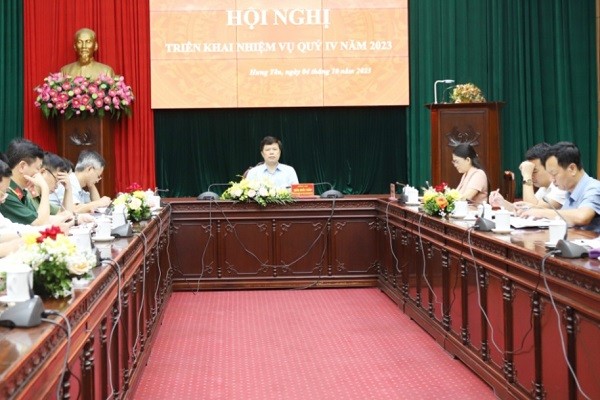 Phó Bí thư Thường trực, Chủ tịch HĐND tỉnh Hưng Yên Trần Quốc Toản chủ trì Hội nghị.