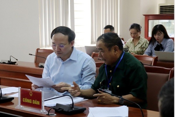 Bí thư, Chủ tịch HĐND tỉnh Quảng Ninh Nguyễn Xuân Ký, trực tiếp lắng nghe kiến nghị, phản ánh của công dân.