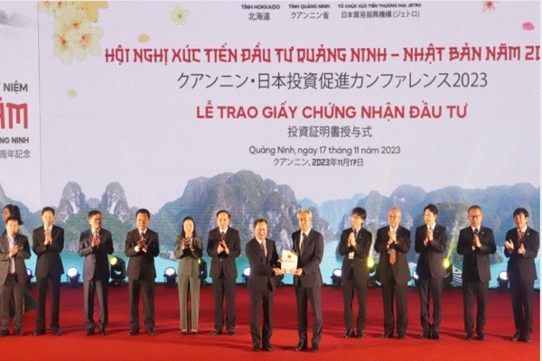 Lễ trao giấy chứng nhận đăng ký đầu tư các dự án FDI Nhật Bản tiêu biểu trên địa bàn tỉnh Quảng Ninh.
