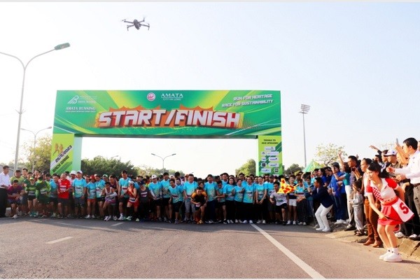 Giải chạy Amata Running lần đầu tổ chức đã thu hút trên 1.200 người tham dự. 