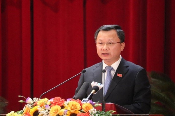 Quyền Chủ tịch UBND tỉnh Quảng Ninh Cao Tường Huy, phát biểu tại kỳ họp. 