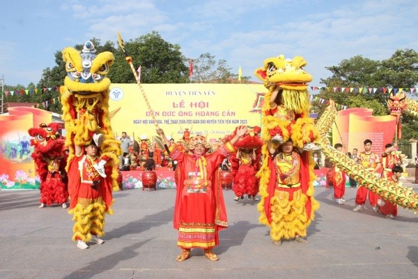 Màn múa lân sư rồng góp thêm không khí rộn ràng cho lễ hội đền Đức ông Hoàng Cần (huyện Tiên Yên) năm 2023.