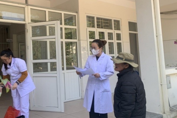 Một người lang thang trên địa bàn đã được cơ quan chức năng bàn giao cho Bệnh viện Bảo vệ sức khỏe tâm thần Quảng Ninh.