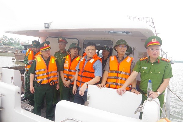 Lãnh đạo tỉnh Quảng Ninh trực tiếp chỉ đạo tìm kiếm người mất tích.