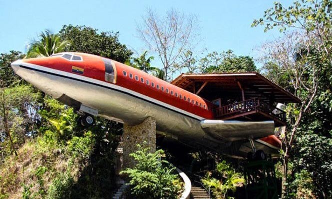 Bà Joanne Ussery đã mua lại chiếc Boeing 727 sản xuất năm 1968 với giá 2000 USD để sửa thành ngôi nhà như mình mong ước.