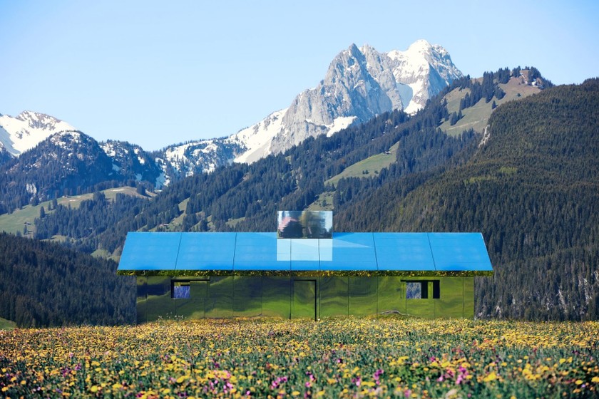 Ngôi nhà gương mang tên Mirage Gstaad (Ảnh: Luma Foundation). 