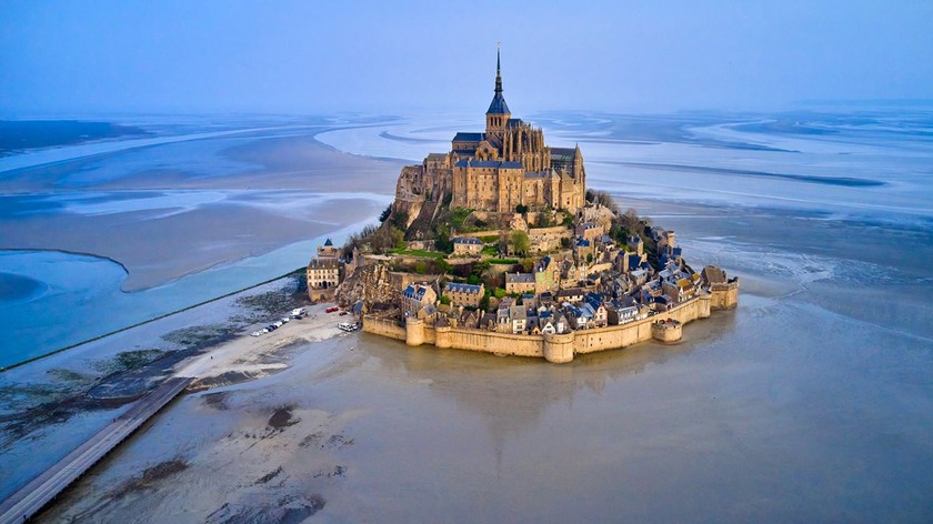 Tu viện Mont Saint-Michel (Ảnh: CNN) 