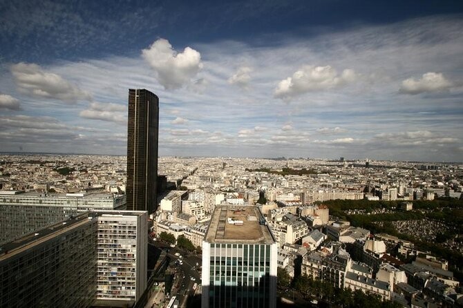 Tháp Montparnasse tại Paris, Pháp 