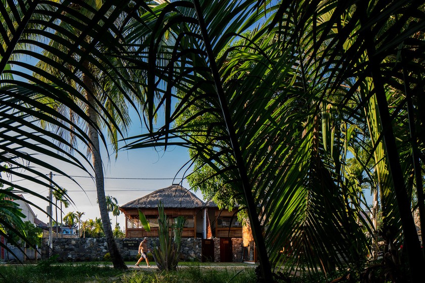 Ngắm nhìn biệt thự mái lá dừa đẹp hút hồn ven sông Hội An