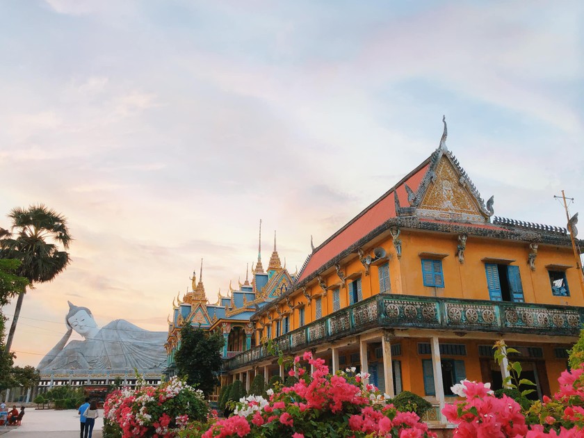 Ngôi chùa với tượng phật lớn nhất Việt Nam (Ảnh: Thám hiểm Mekong)