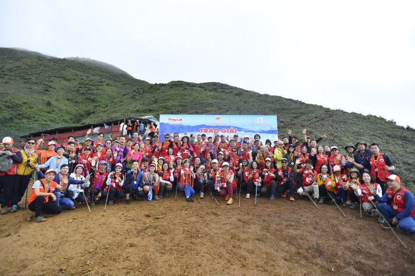 Giải Leo núi "Bước chân trên mây - chinh phục đỉnh Tà Chì Nhù" do Báo Pháp luật Việt Nam tổ chức tại đỉnh Tà Chì Nhù, Yên Bái